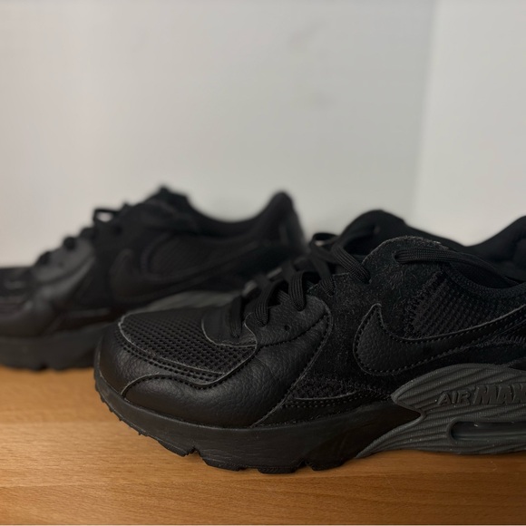 Nike Women's Black Athletic Shoes - Picture 8 of 16